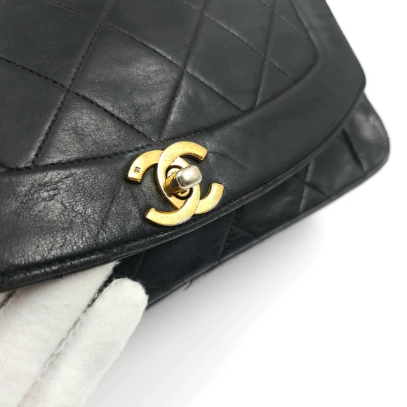 Sale!CHANEL Diana Flap Bag Lambskin Medium Size - Picture 10 of 16